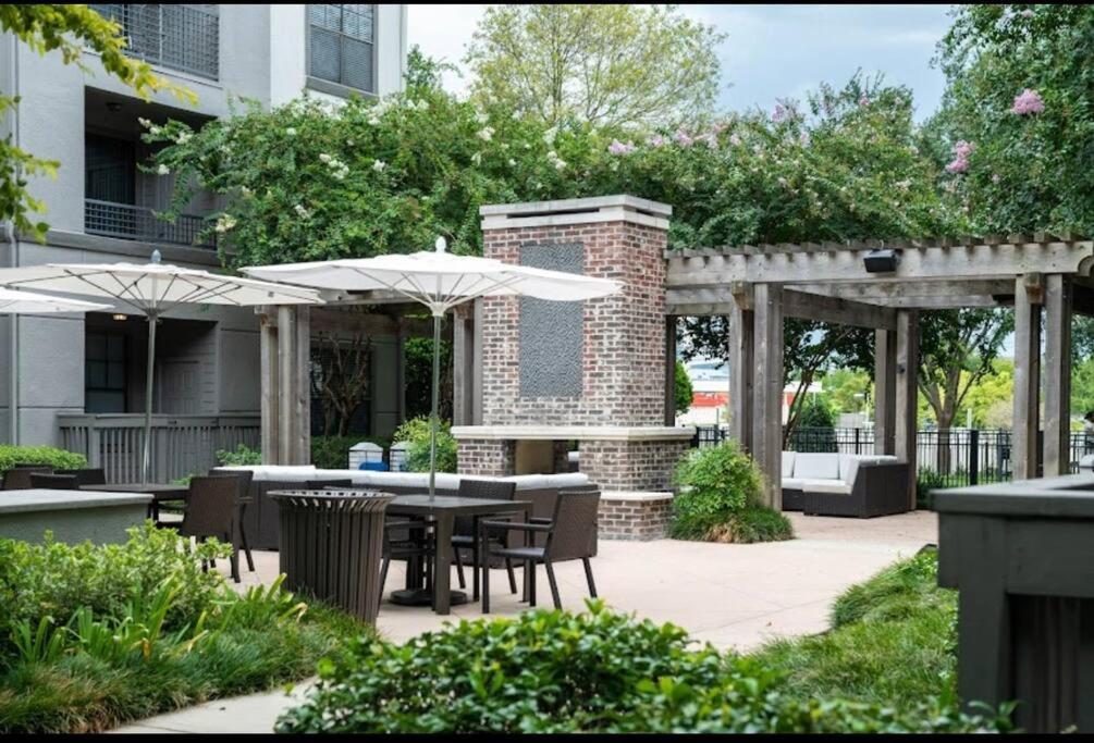 Appartement Chic Retreat-Walk To Nrg-Pool à Houston Extérieur photo